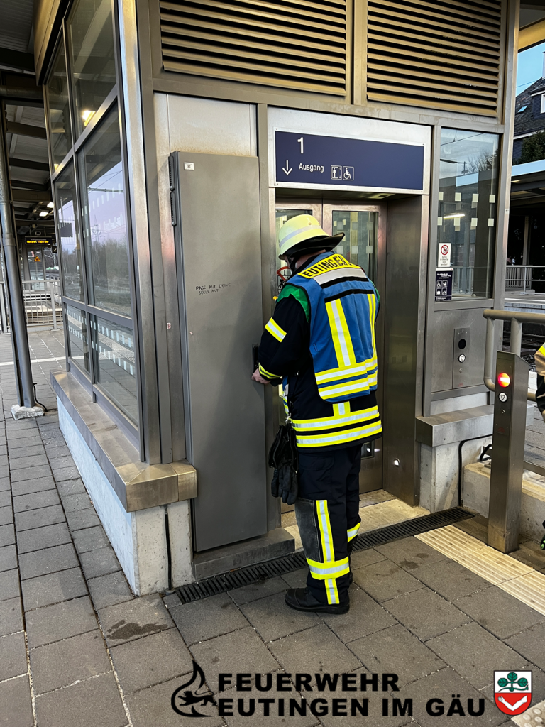 Aufzug öffnen